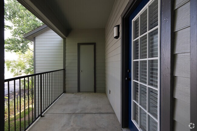 3 habitaciones, 2 baños - 1.199 - Balcón - Clear Creek Meadows Apartments
