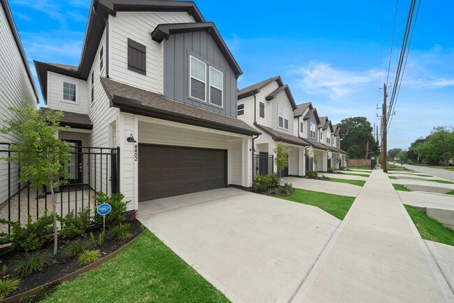Foto del edificio - 8322 Curry Rd