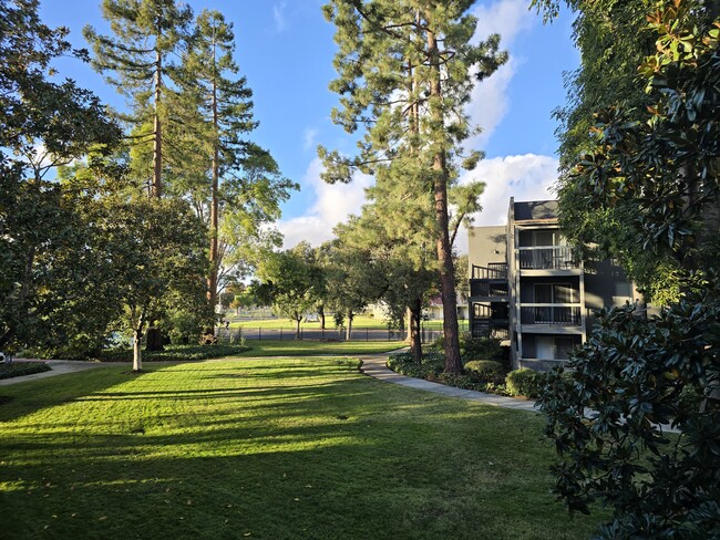 Building Photo - Victoria Gardens