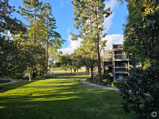 Building Photo - Victoria Gardens