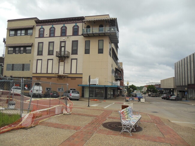 Building Photo - 212 Jefferson St