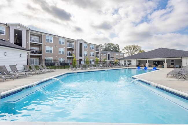 Building Photo - Lakeside Gardens