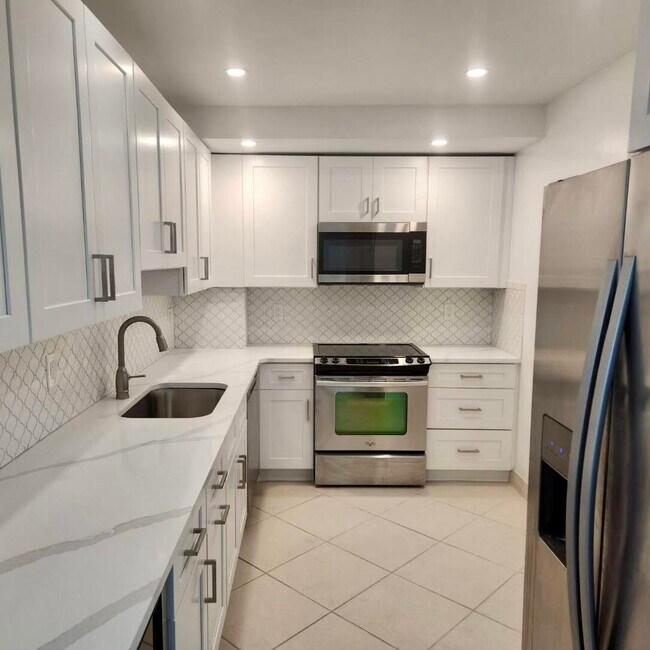 Foto del edificio - 3450 S Ocean Blvd