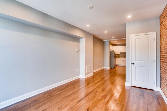 Foto del edificio - 1721 S Hanover St