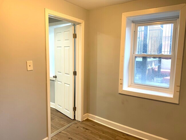 Building Photo - 2821 W 25th St