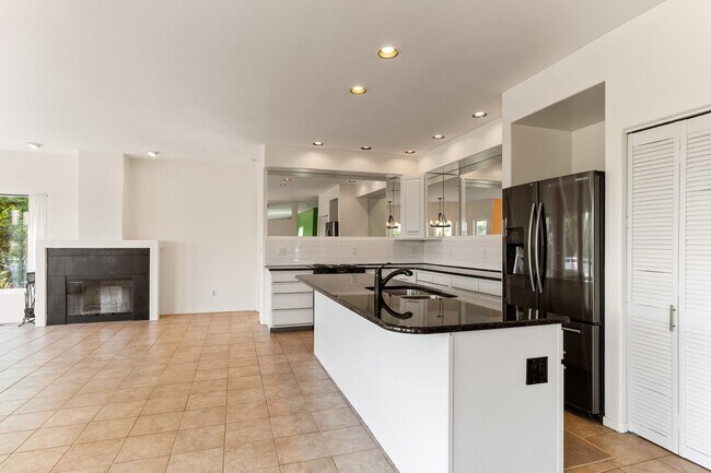 Foto del edificio - 301 Canyon Pl