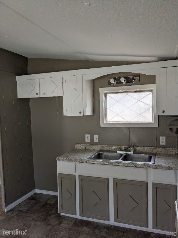 Building Photo - 16 Bainey Broyles St