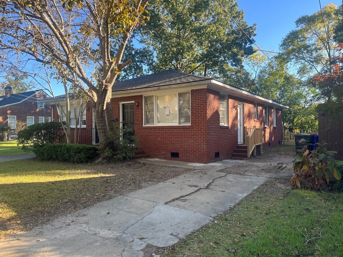 Available now. FULLY RENOVATED 2BR/1 BA Ho... - Available now. FULLY RENOVATED 2BR/1 BA Ho...