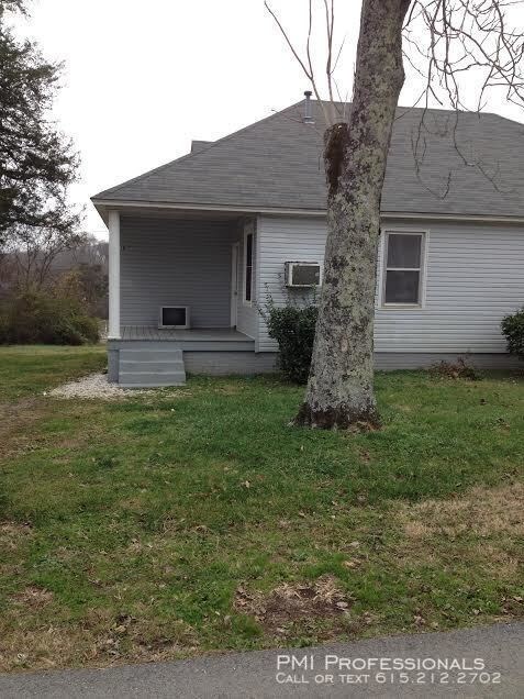 Foto principal - 2 Bedroom/1 Bath Duplex close to Tyson plant