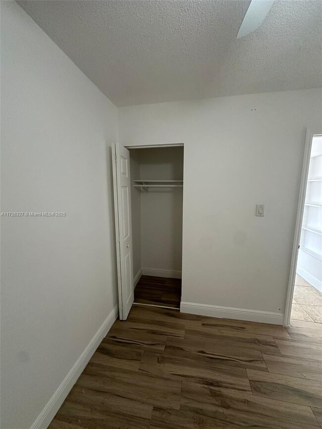 Building Photo - 2 bedroom in Hallandale FL 33009