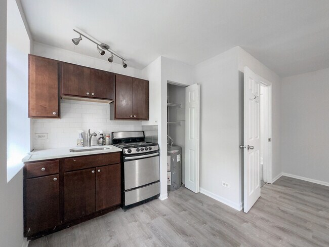 Foto del edificio - 1627 N Humboldt Blvd