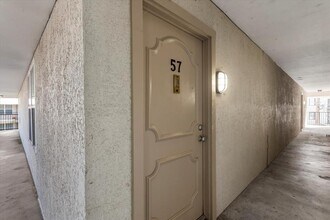 Building Photo - 910 Duncan Ln