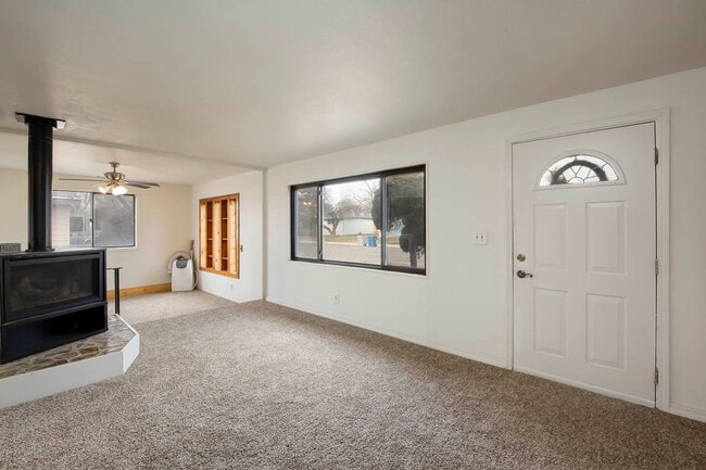 Building Photo - 1215 E 17th N