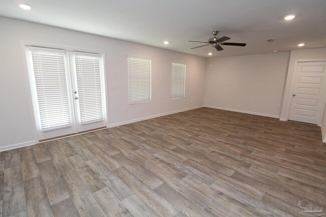 Foto del edificio - 7818 Lakeside Oaks Dr