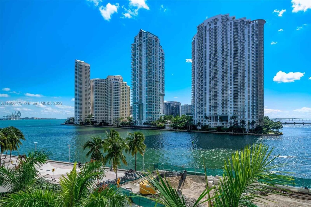 Foto principal - 300 S Biscayne Blvd