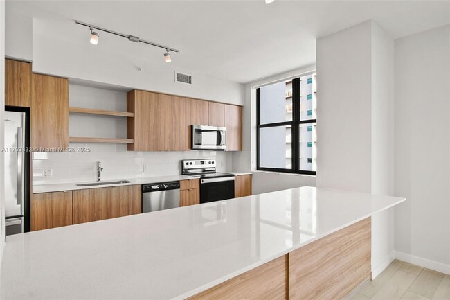 Foto del edificio - 555 NE 8th St