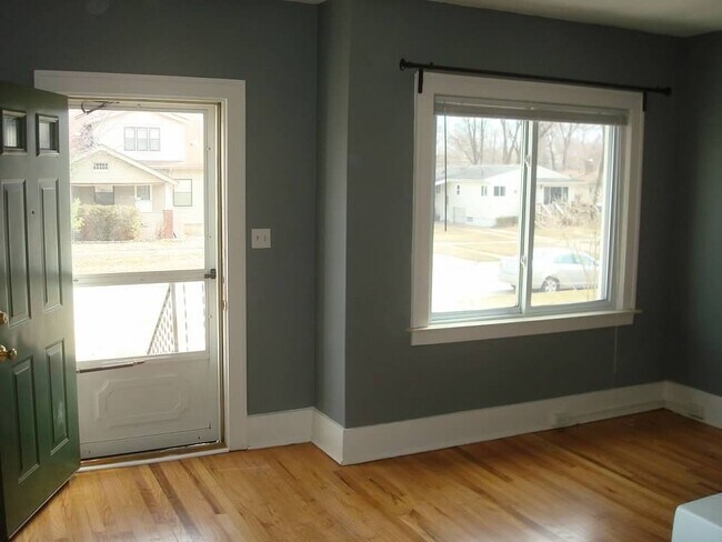 Building Photo - 3175 Oakshire Ave