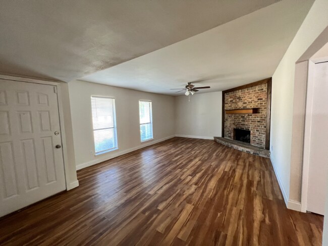 Foto del edificio - 1505 Larchmont Dr