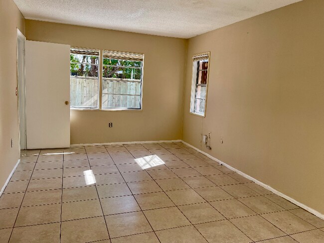 Building Photo - 4235 S Beneva Rd