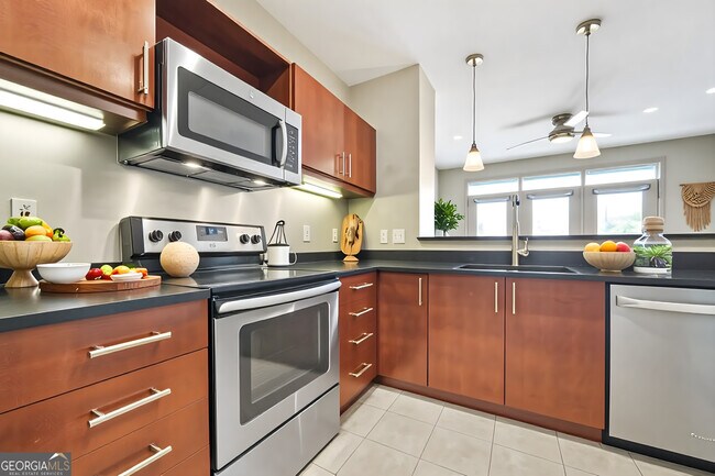 Foto del edificio - 390 17th St NW