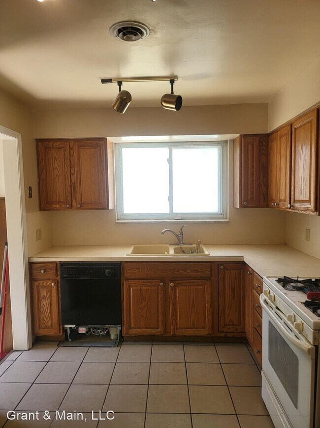 Building Photo - 2 br, 1 bath House - 15403 Evergeen
