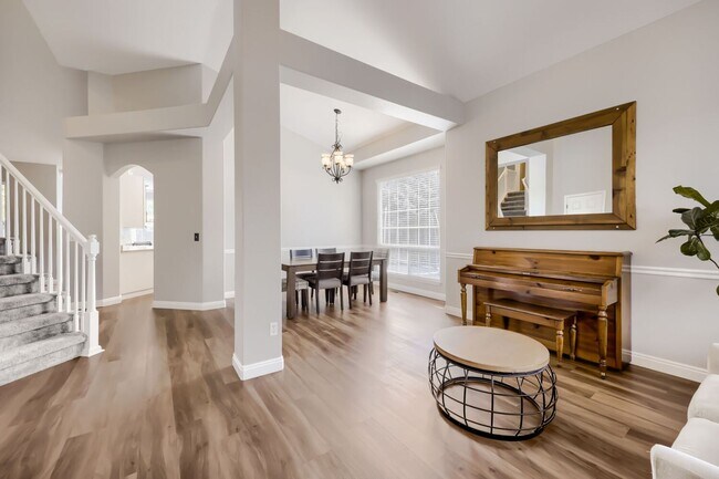 Foto del edificio - Spacious 5 Bed/4 Bath Home with Finished Basement in Erie