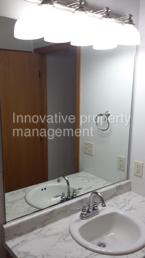 Building Photo - 7720 W Marlis St