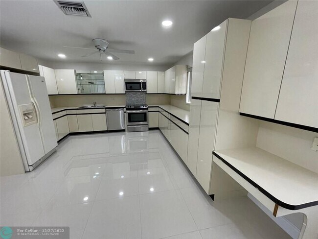 Foto del edificio - 5181 NE 17th Ave