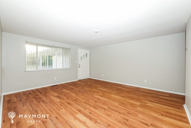 Building Photo - 725 Albert St