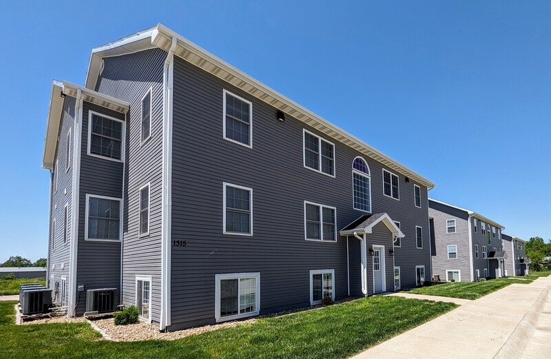 Primary Photo - 1317 B Ave W