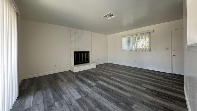 Building Photo - Beautiful Renovated 4 Bedroom 2 Bath Home ...