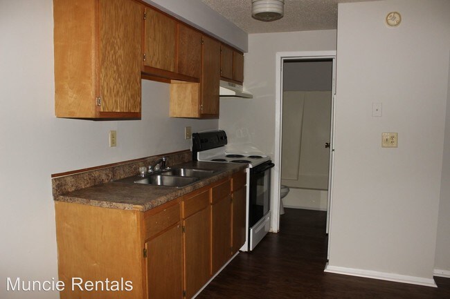 Building Photo - 1 br, 1 bath Apartment - 2600 W 12TH ST.