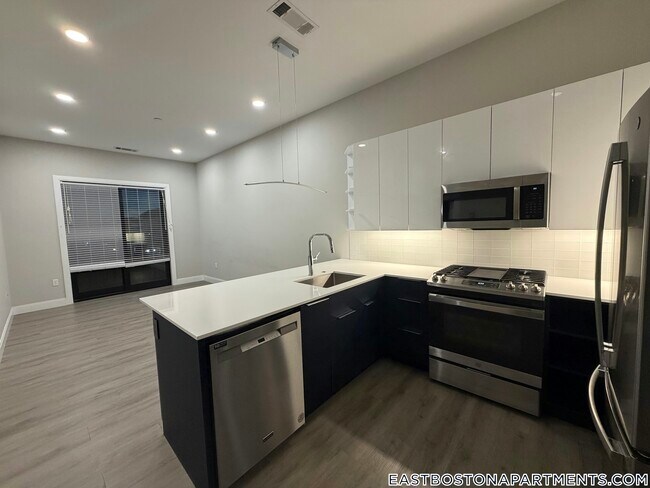 Foto del edificio - 656 Saratoga St