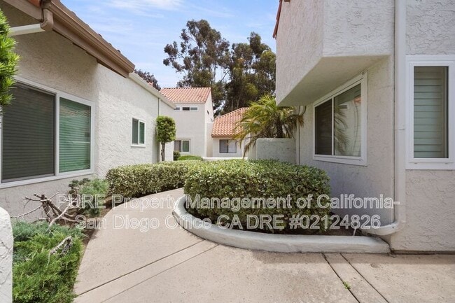 Building Photo - 4612 Villas Dr
