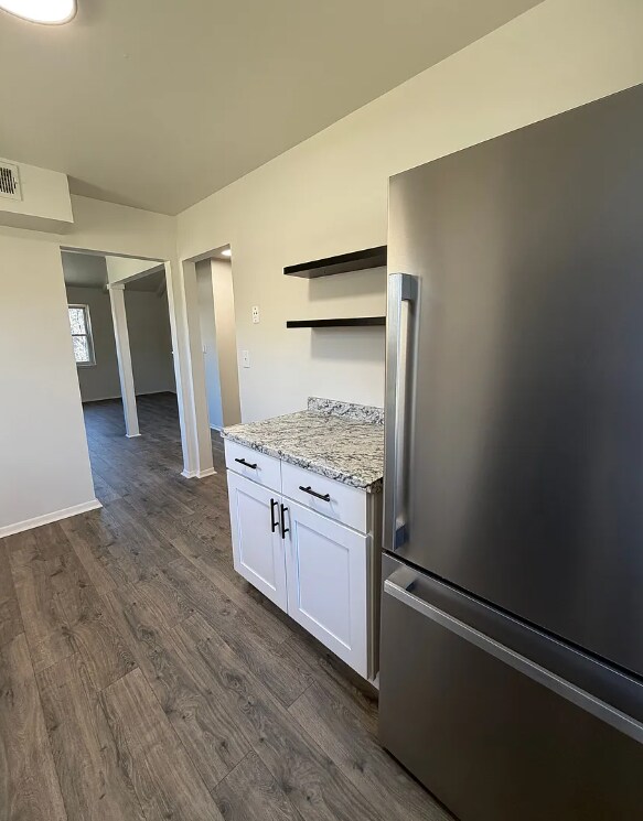 Foto del edificio - 5711 NW Hillside Dr