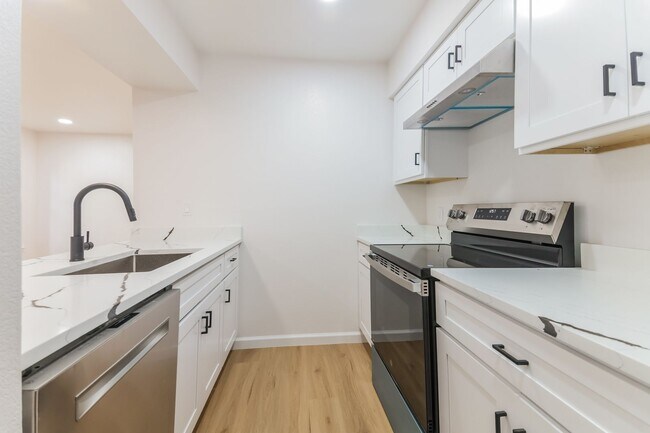 Foto del edificio - 9920 Forest Ln