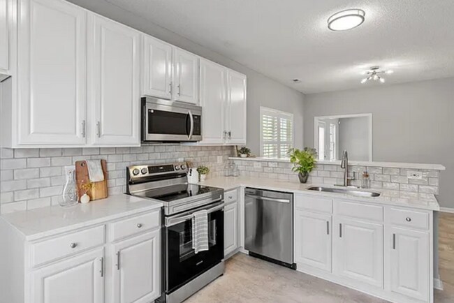 Building Photo - Build Equity While Leasing - Lease and Own...