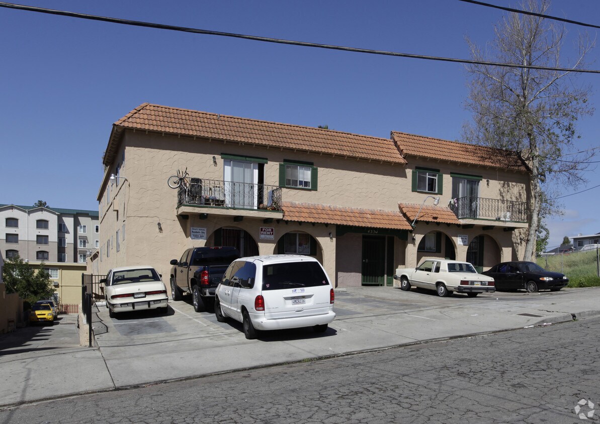 Primary Photo - 4330 53rd Apartments