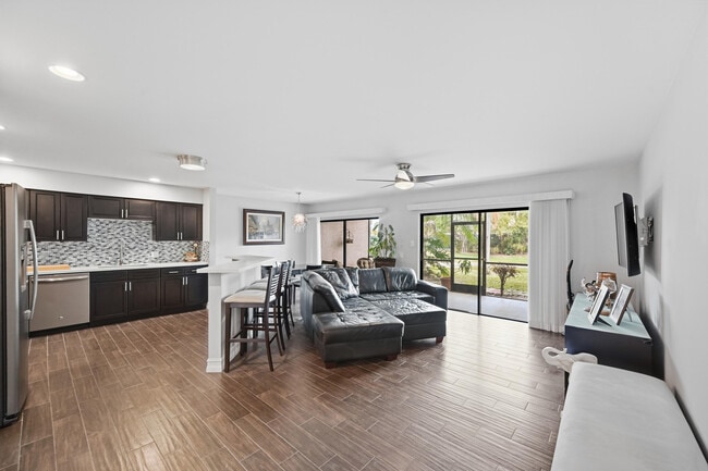 Building Photo - 5550 Coach House Cir