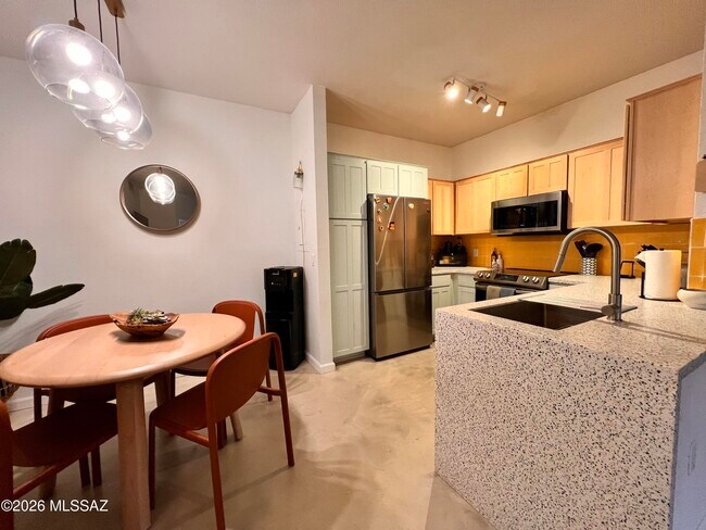 Building Photo - 1500 E Pusch Wilderness Dr