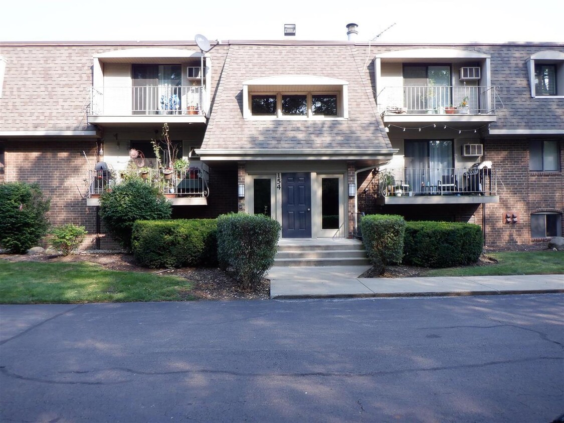 Primary Photo - 154 E Bailey Rd