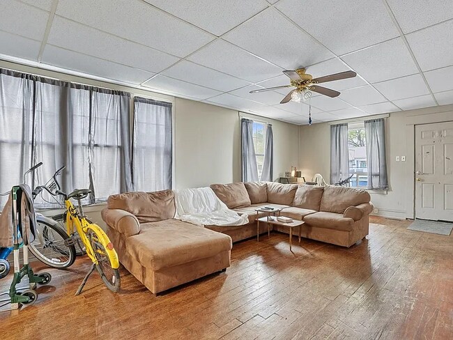 Foto del edificio - 911 E Illinois Ave