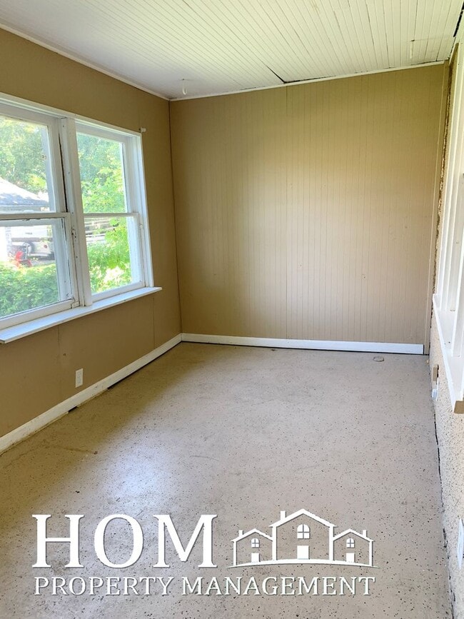 Building Photo - 2-Bedroom House Available 8/1