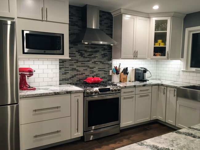 Building Photo - Beautifully Renovated San Mateo Bungalow w...