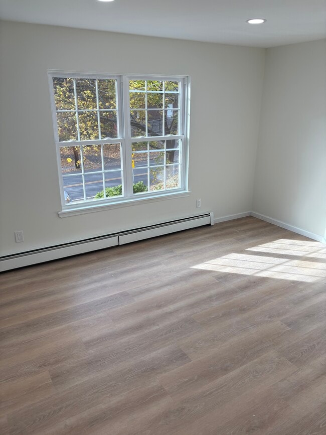 Building Photo - 160 McKay Rd