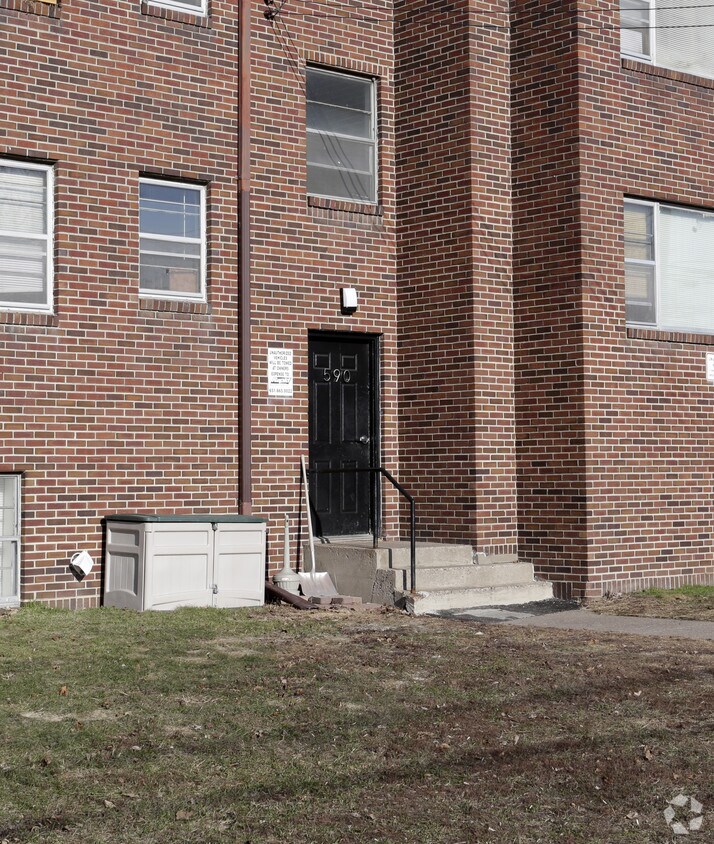 Building Photo - 590 Snelling Ave S