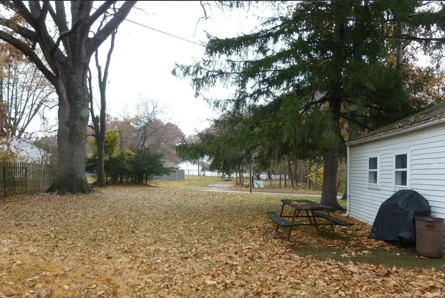 Foto del edificio - Cozy 3-Bedroom Home with Car Garage in Moline!