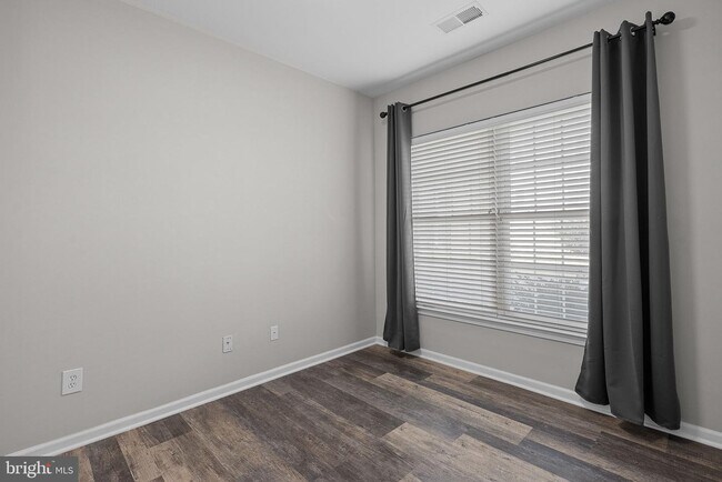Building Photo - 42633 Homefront Terrace