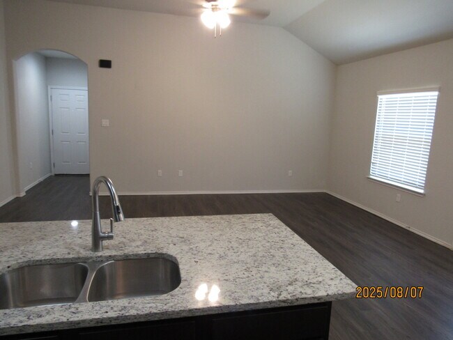 Building Photo - 619 Heathers Way