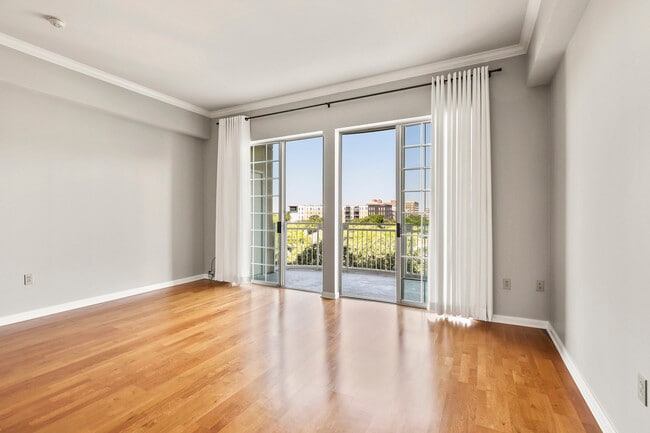 Photo - 3225 Turtle Creek Blvd Apartment